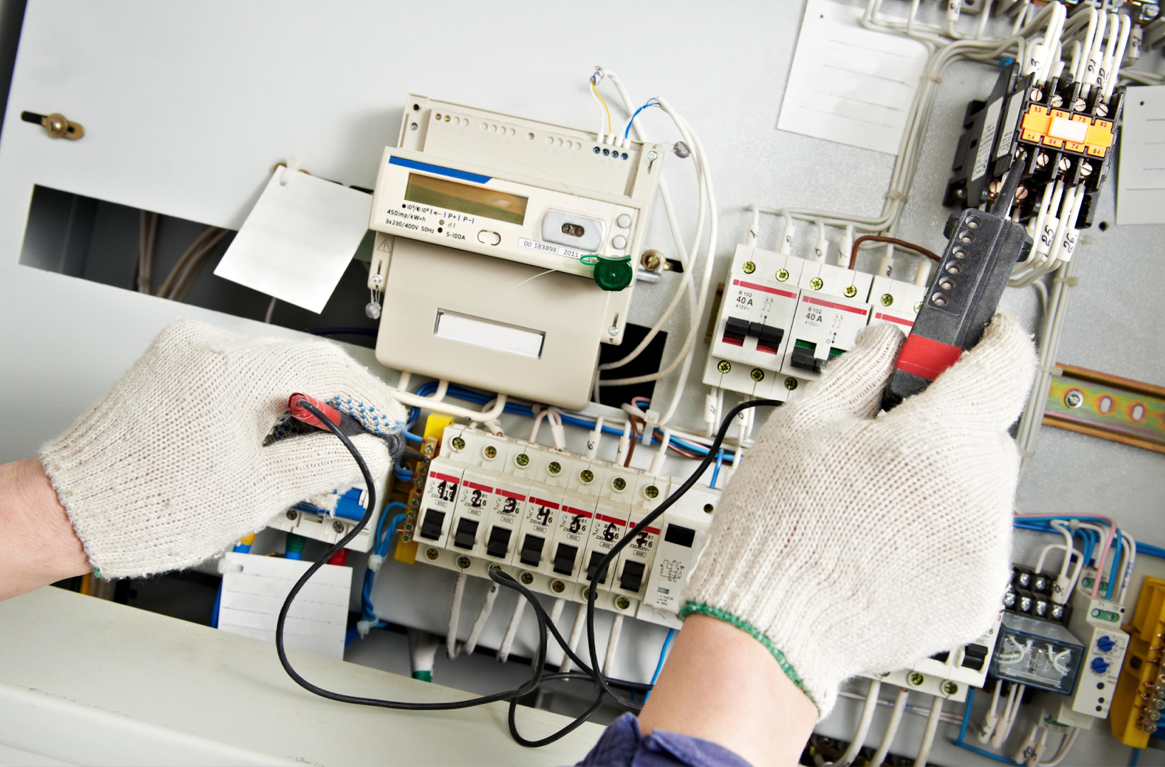 electricians in Salford